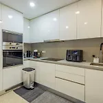 Modern Near Lisbon & Beaches With Heated Pool