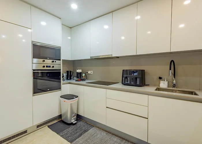Modern Near Lisbon & Beaches With Heated Pool
