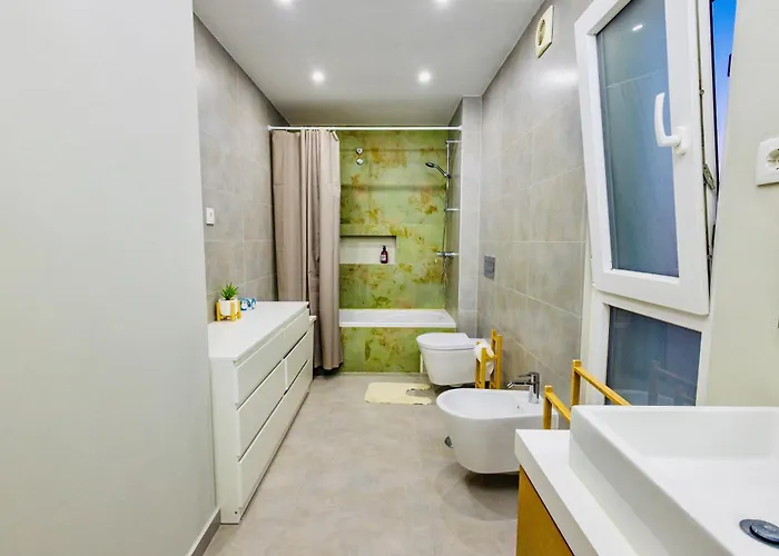 Modern Near Lisbon & Beaches With Heated Pool