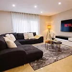 Modern Near Lisbon & Beaches With Heated Pool Willa