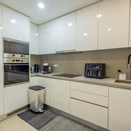Modern Near Lisbon & Beaches With Heated Pool