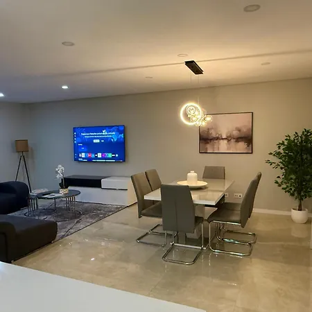 Modern Near Lisbon & Beaches With Heated Pool Villa