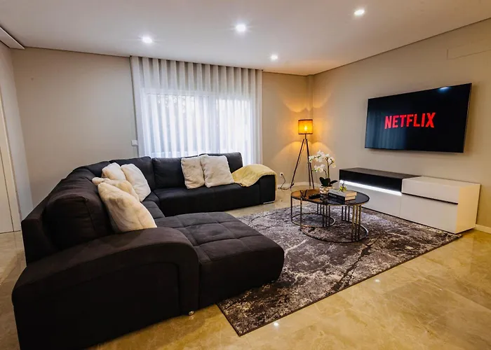 Modern Near Lisbon & Beaches With Heated Pool